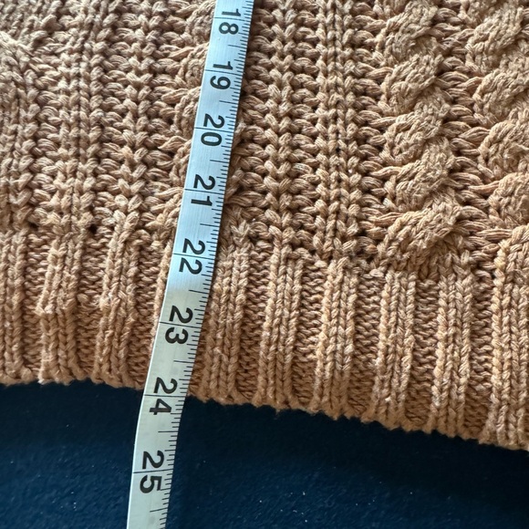 This seasons hottest color in a cable v-neck sweater!🔥Not 2thick/thin! Zoom in - Picture 5 of 9
